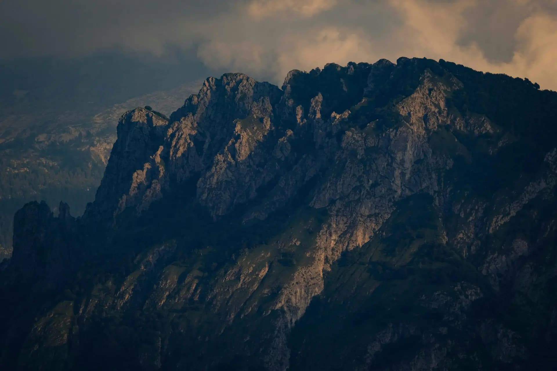 Miniatura artykułu Kolejki na Giewont – odkryj, jak zdobyć krzyż bez stania w tłumie